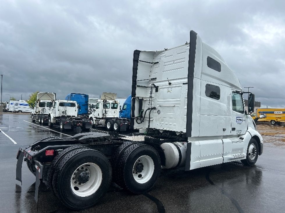 Sleeper Tractor-Heavy Duty Tractors-Volvo-2023-VNL64760-Windsor-WI-362,560\n\t\tmiles-$ 101,000 - Image 7