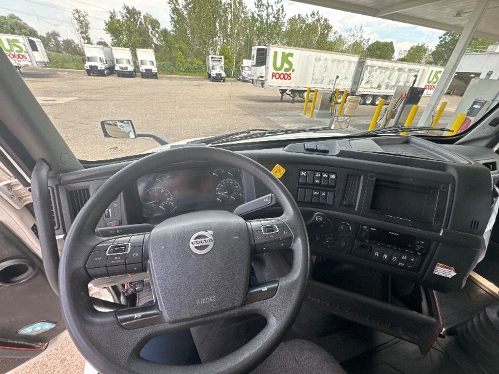 Sleeper Tractor-Heavy Duty Tractors-Volvo-2023-VNL64760-Wixom-MI-452,504\n\t\tmiles-$ 92,500 - Image 11