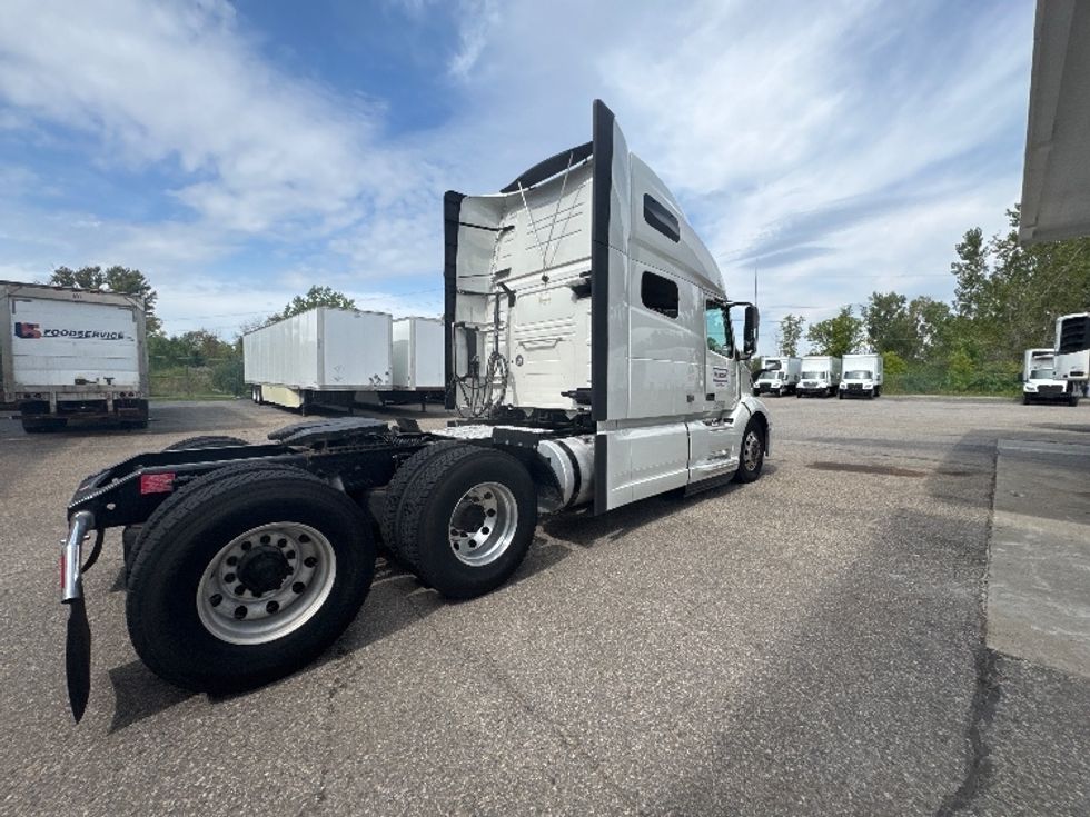 Sleeper Tractor-Heavy Duty Tractors-Volvo-2023-VNL64760-Wixom-MI-452,504\n\t\tmiles-$ 92,500 - Image 7