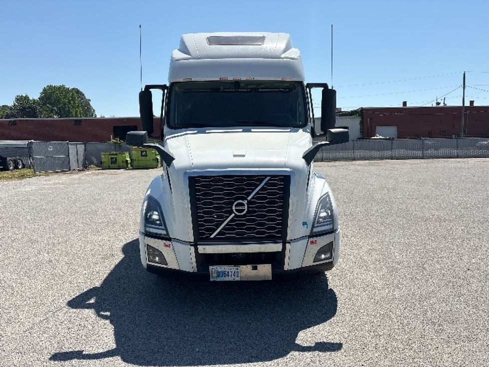 Sleeper Tractor-Heavy Duty Tractors-Volvo-2023-VNL64860-Goldsboro-NC-385,006\n\t\tmiles-$ 92,500 - Image 2