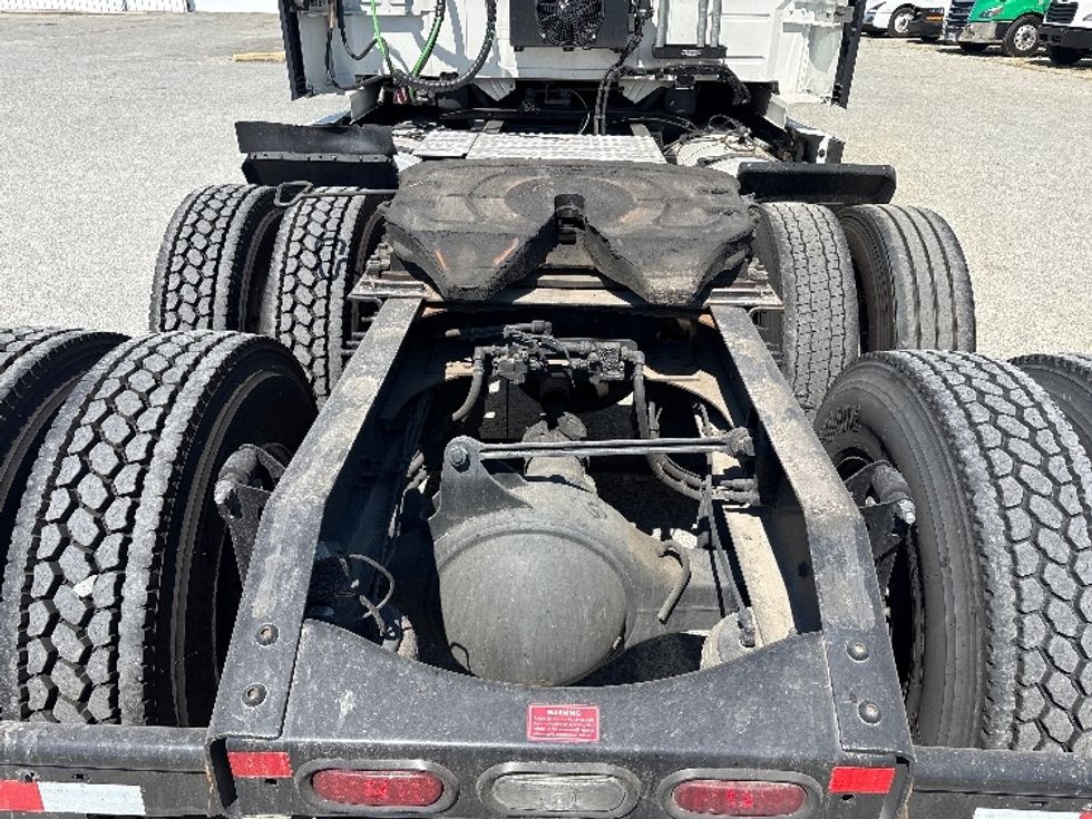 Sleeper Tractor-Heavy Duty Tractors-Volvo-2023-VNL64860-Goldsboro-NC-385,006\n\t\tmiles-$ 92,500 - Image 6