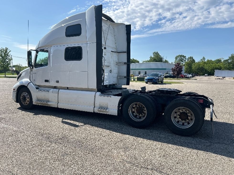 Sleeper Tractor-Heavy Duty Tractors-Volvo-2023-VNL64860-Holland-MI-657,805\n\t\tmiles-$ 70,250 - Image 5
