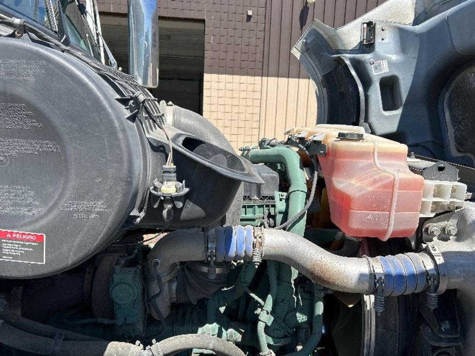 Sleeper Tractor-Heavy Duty Tractors-Volvo-2023-VNL64860-Lansing-MI-689,596\n\t\tmiles-$ 66,000 - Image 20