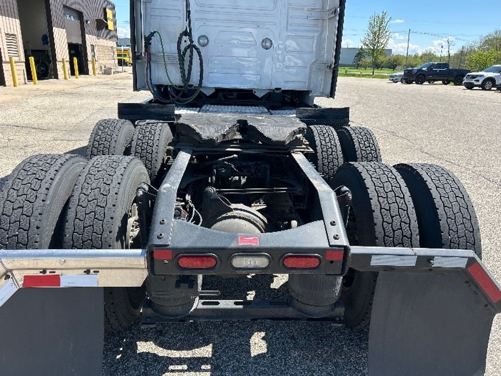 Sleeper Tractor-Heavy Duty Tractors-Volvo-2023-VNL64860-Lansing-MI-689,596\n\t\tmiles-$ 66,000 - Image 6