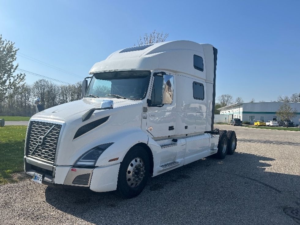 Sleeper Tractor-Heavy Duty Tractors-Volvo-2023-VNL64860-Lansing-MI-689,885\n\t\tmiles-$ 66,000 - Image 3