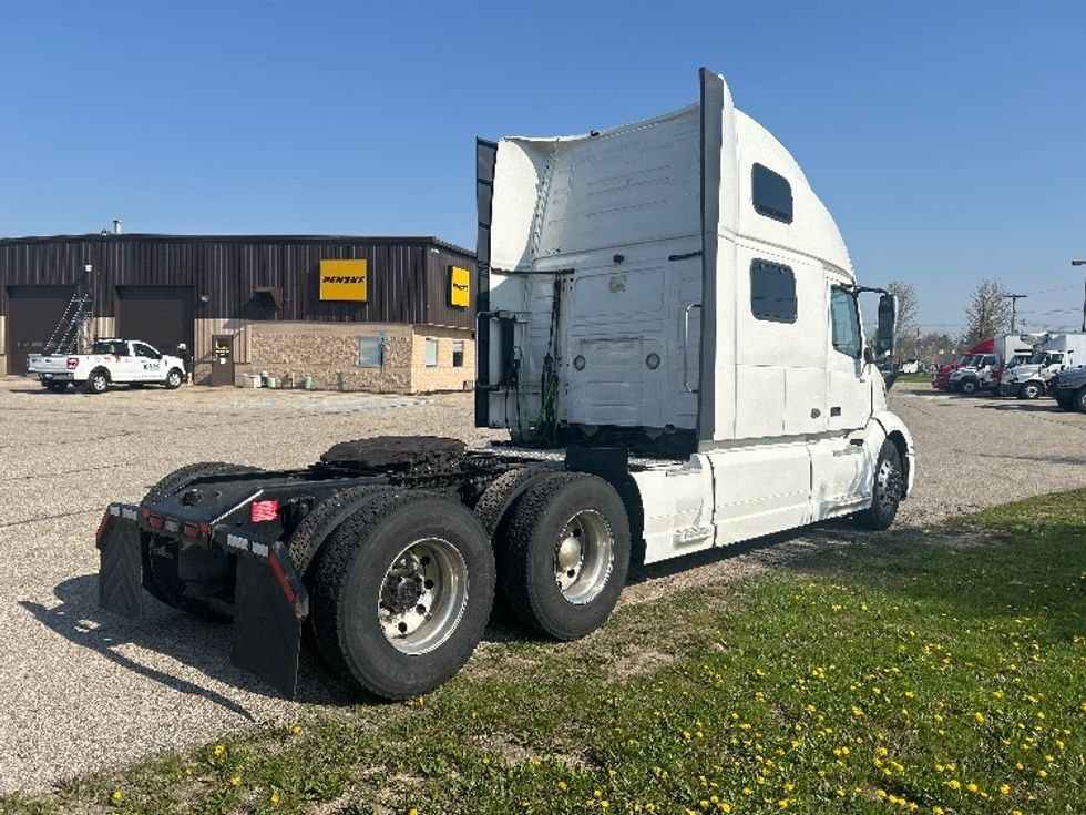 Sleeper Tractor-Heavy Duty Tractors-Volvo-2023-VNL64860-Lansing-MI-689,885\n\t\tmiles-$ 66,000 - Image 7