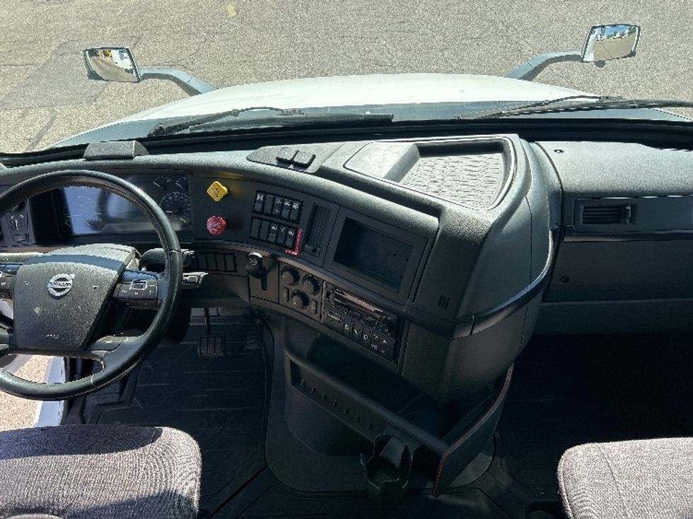 Sleeper Tractor-Heavy Duty Tractors-Volvo-2023-VNL64860-Lansing-MI-699,483\n\t\tmiles-$ 66,000 - Image 12