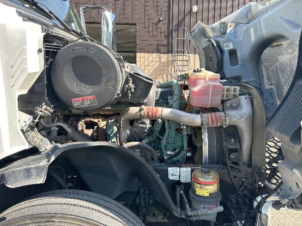Sleeper Tractor-Heavy Duty Tractors-Volvo-2023-VNL64860-Lansing-MI-699,483\n\t\tmiles-$ 66,000 - Image 20