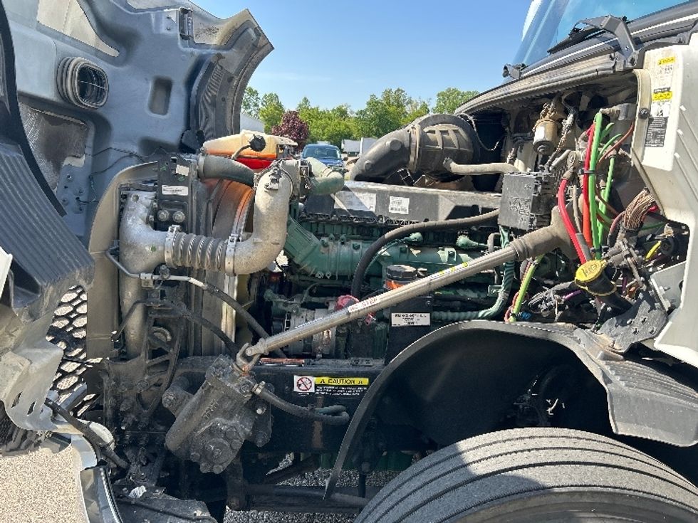 Sleeper Tractor-Heavy Duty Tractors-Volvo-2023-VNL64860-Lansing-MI-699,483\n\t\tmiles-$ 66,000 - Image 21