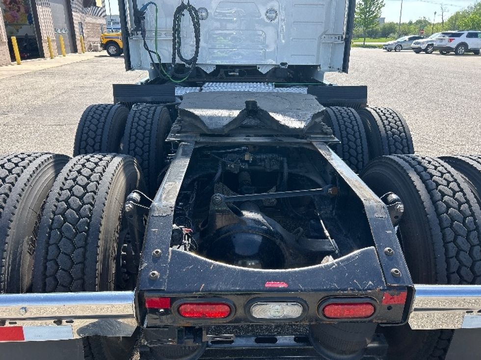 Sleeper Tractor-Heavy Duty Tractors-Volvo-2023-VNL64860-Lansing-MI-699,483\n\t\tmiles-$ 66,000 - Image 6