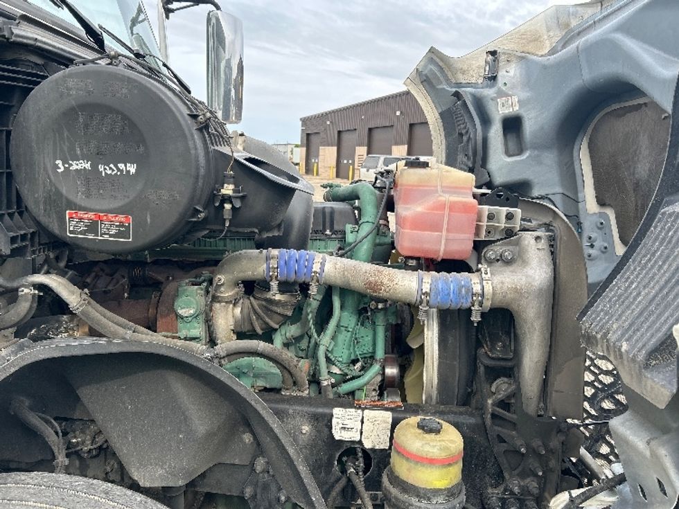 Sleeper Tractor-Heavy Duty Tractors-Volvo-2023-VNL64860-Lansing-MI-702,952\n\t\tmiles-$ 64,750 - Image 18