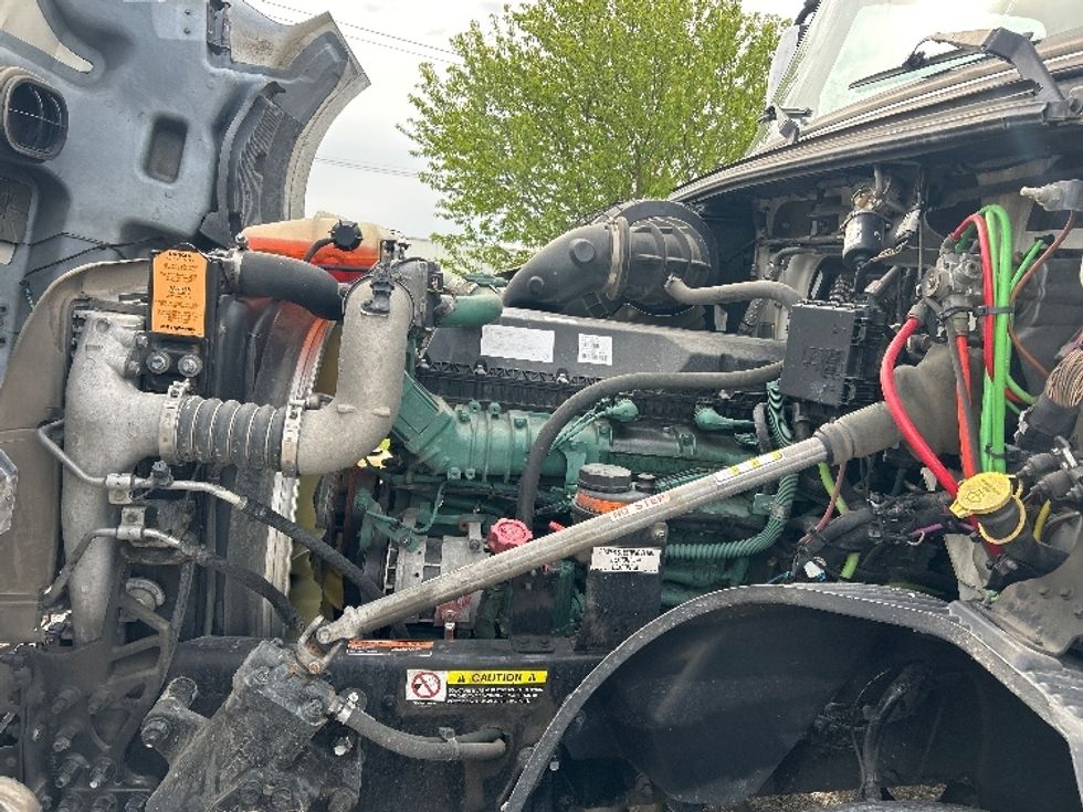 Sleeper Tractor-Heavy Duty Tractors-Volvo-2023-VNL64860-Lansing-MI-702,952\n\t\tmiles-$ 64,750 - Image 19