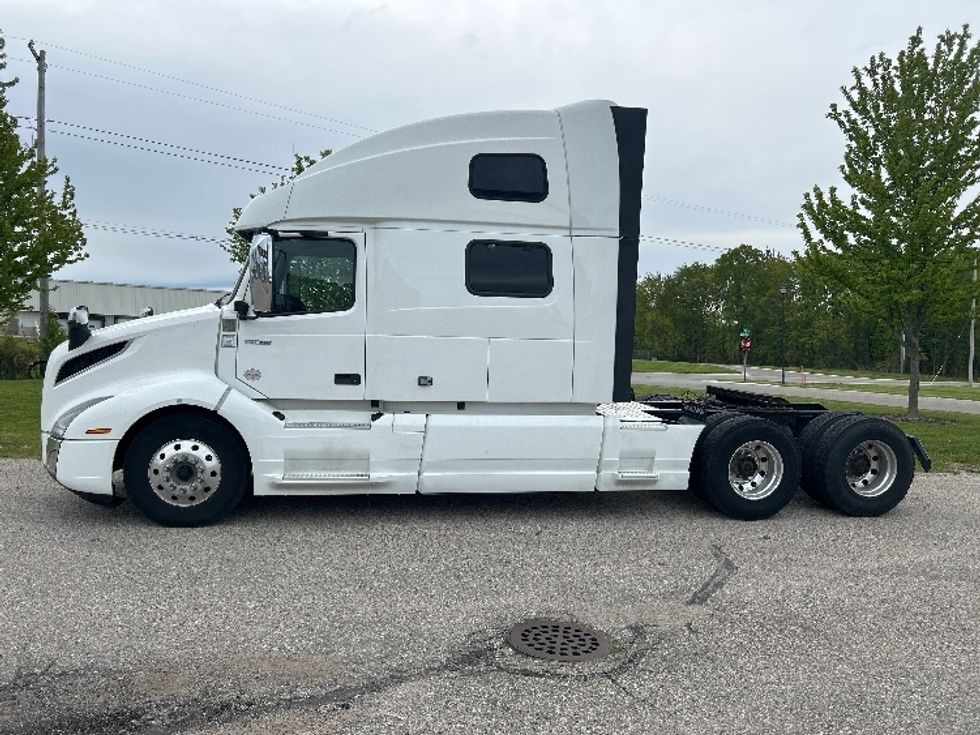 Sleeper Tractor-Heavy Duty Tractors-Volvo-2023-VNL64860-Lansing-MI-702,952\n\t\tmiles-$ 64,750 - Image 4