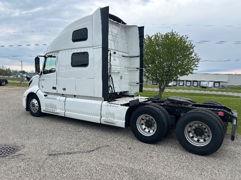 Sleeper Tractor-Heavy Duty Tractors-Volvo-2023-VNL64860-Lansing-MI-702,952\n\t\tmiles-$ 64,750 - Image 5