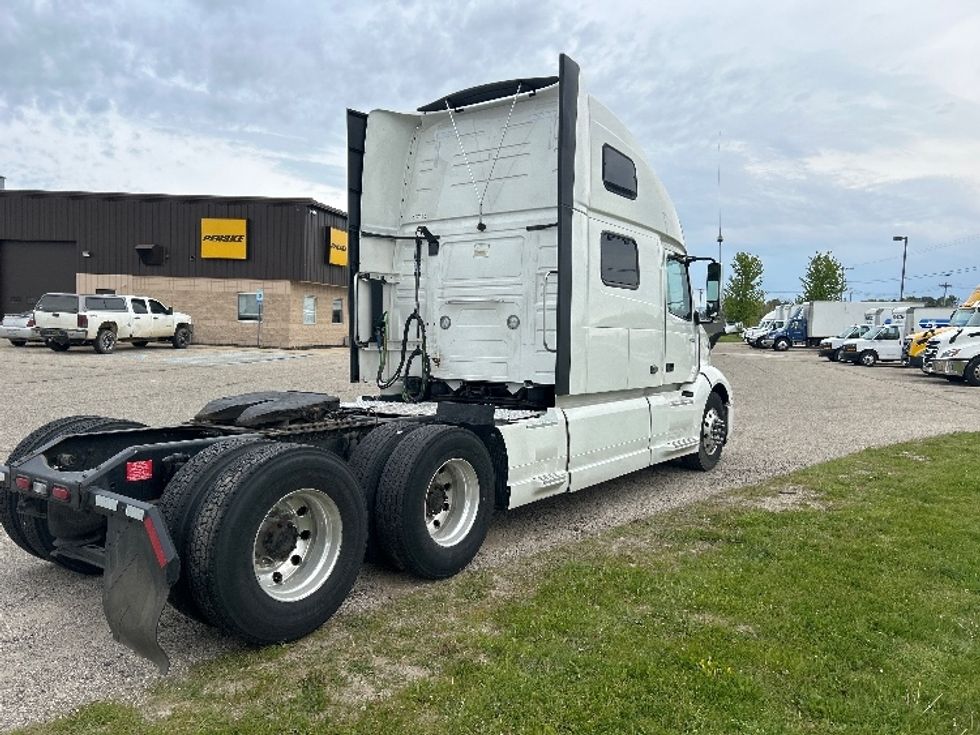 Sleeper Tractor-Heavy Duty Tractors-Volvo-2023-VNL64860-Lansing-MI-702,952\n\t\tmiles-$ 64,750 - Image 7