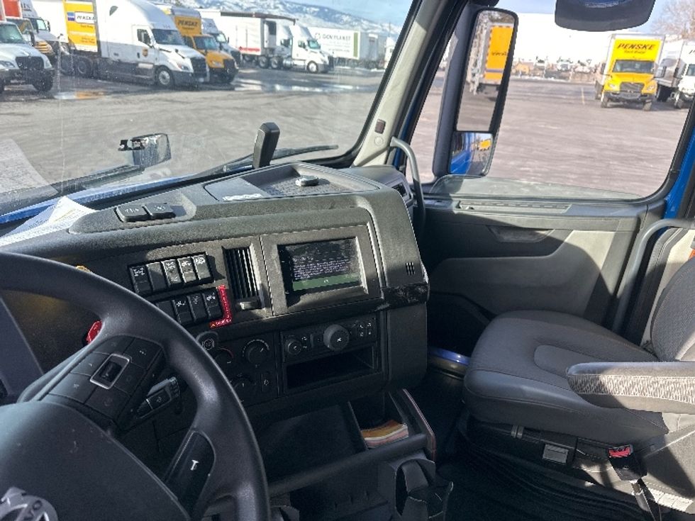 Sleeper Tractor-Heavy Duty Tractors-Volvo-2023-VNL64860-Las Vegas-NV-518,436\n\t\tmiles-$ 86,750 - Image 12