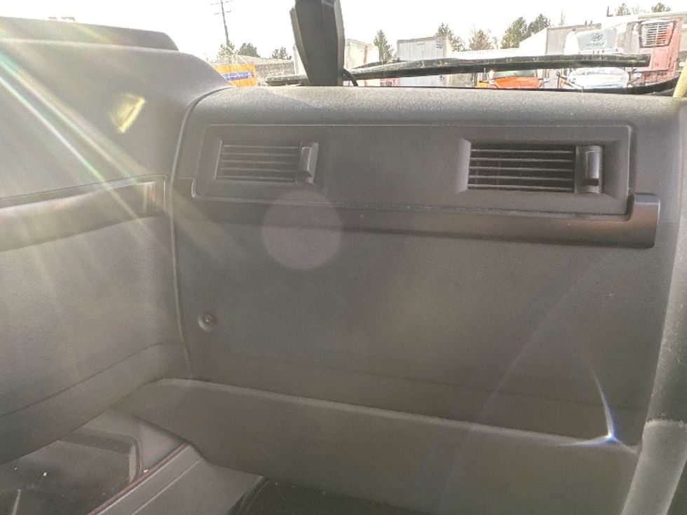 Sleeper Tractor-Heavy Duty Tractors-Volvo-2023-VNL64860-Las Vegas-NV-518,436\n\t\tmiles-$ 86,750 - Image 14