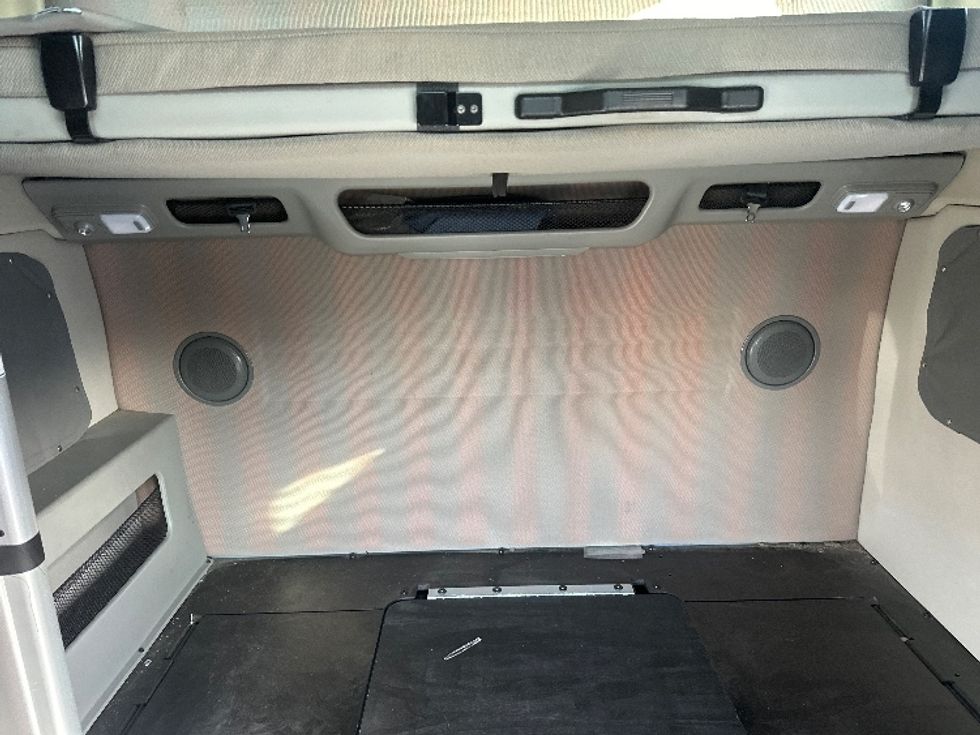 Sleeper Tractor-Heavy Duty Tractors-Volvo-2023-VNL64860-Las Vegas-NV-518,436\n\t\tmiles-$ 86,750 - Image 16