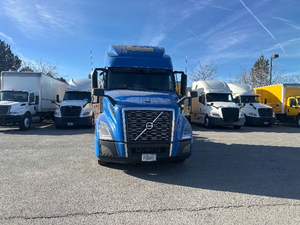 Sleeper Tractor-Heavy Duty Tractors-Volvo-2023-VNL64860-Las Vegas-NV-518,436\n\t\tmiles-$ 86,750 - Image 2