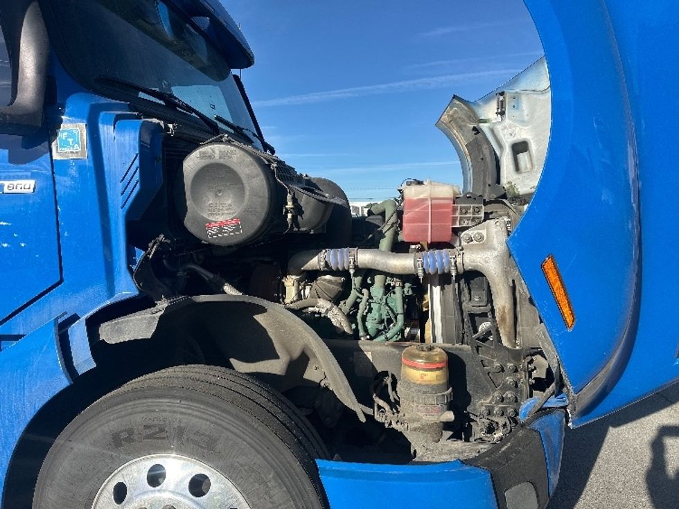 Sleeper Tractor-Heavy Duty Tractors-Volvo-2023-VNL64860-Las Vegas-NV-518,436\n\t\tmiles-$ 86,750 - Image 20