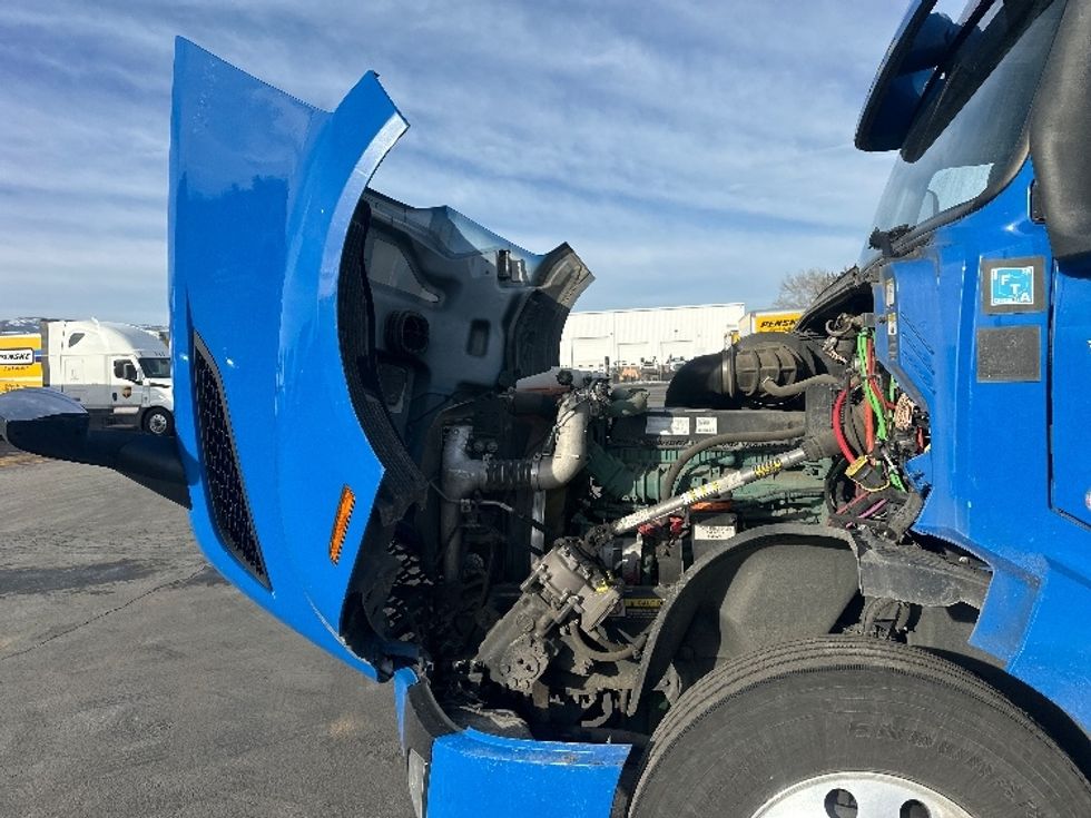 Sleeper Tractor-Heavy Duty Tractors-Volvo-2023-VNL64860-Las Vegas-NV-518,436\n\t\tmiles-$ 86,750 - Image 21