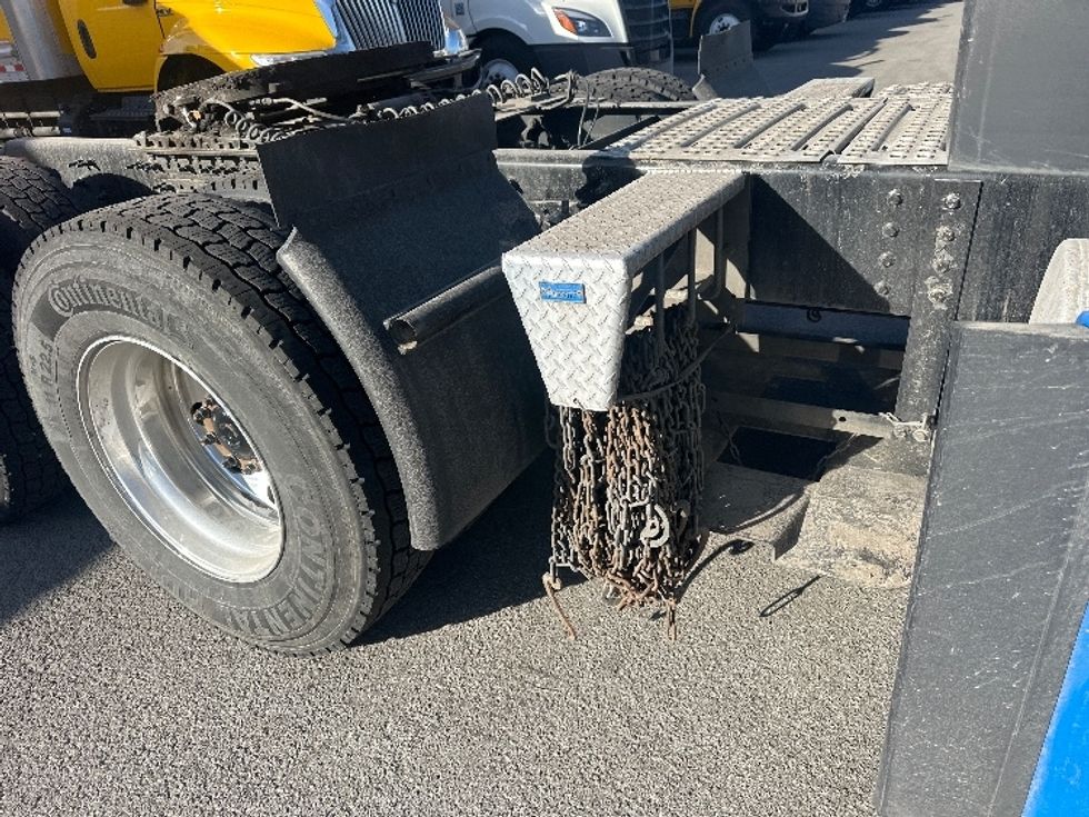 Sleeper Tractor-Heavy Duty Tractors-Volvo-2023-VNL64860-Las Vegas-NV-518,436\n\t\tmiles-$ 86,750 - Image 22