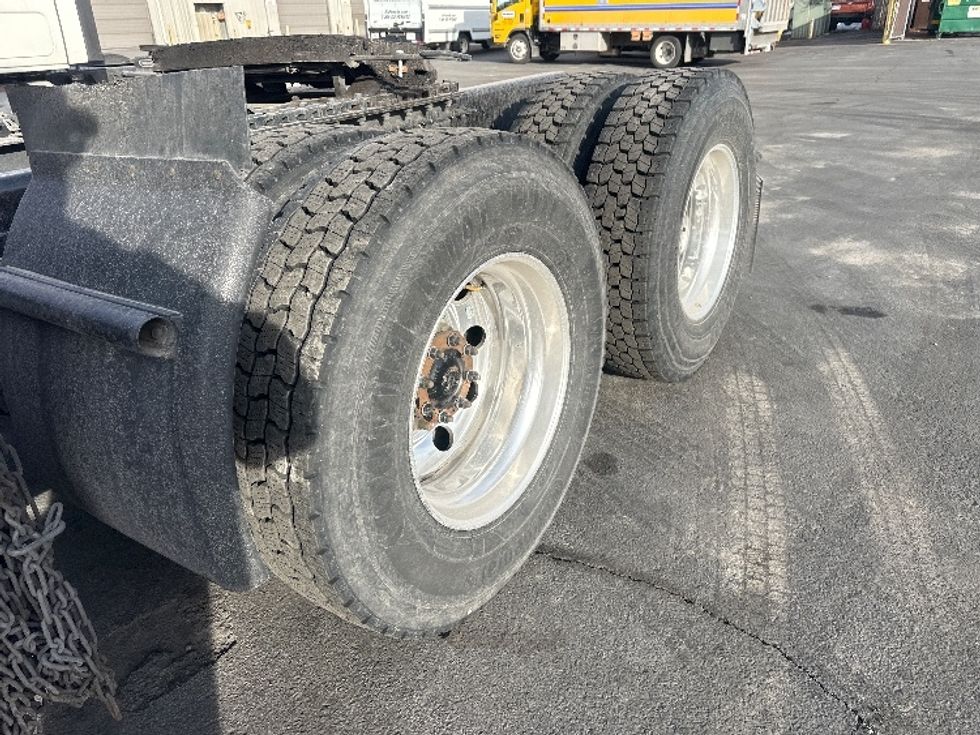 Sleeper Tractor-Heavy Duty Tractors-Volvo-2023-VNL64860-Las Vegas-NV-518,436\n\t\tmiles-$ 86,750 - Image 23