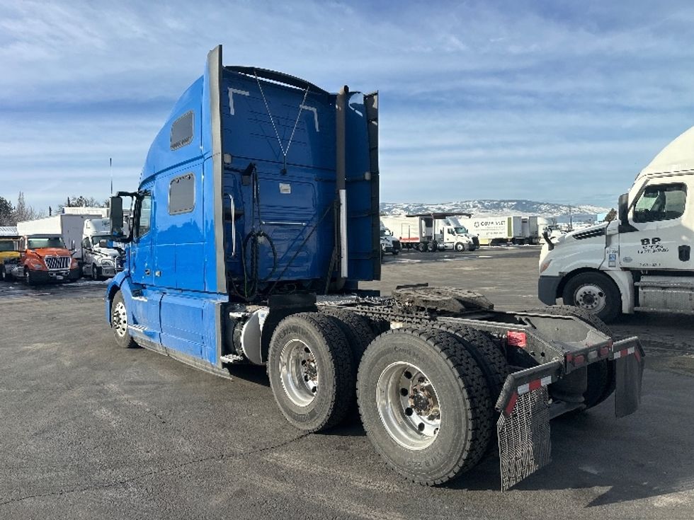 Sleeper Tractor-Heavy Duty Tractors-Volvo-2023-VNL64860-Las Vegas-NV-518,436\n\t\tmiles-$ 86,750 - Image 5