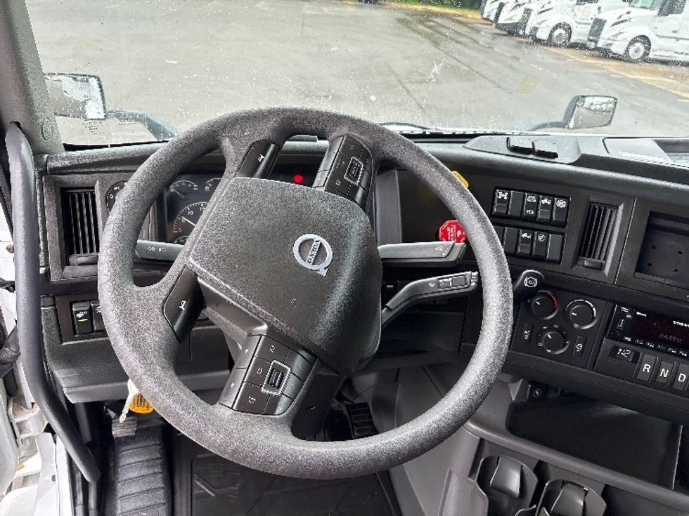 Sleeper Tractor-Heavy Duty Tractors-Volvo-2023-VNL64860-Mebane-NC-540,640\n\t\tmiles-$ 84,500 - Image 11