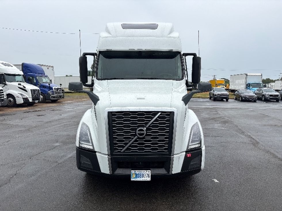 Sleeper Tractor-Heavy Duty Tractors-Volvo-2023-VNL64860-Mebane-NC-540,640\n\t\tmiles-$ 84,500 - Image 2