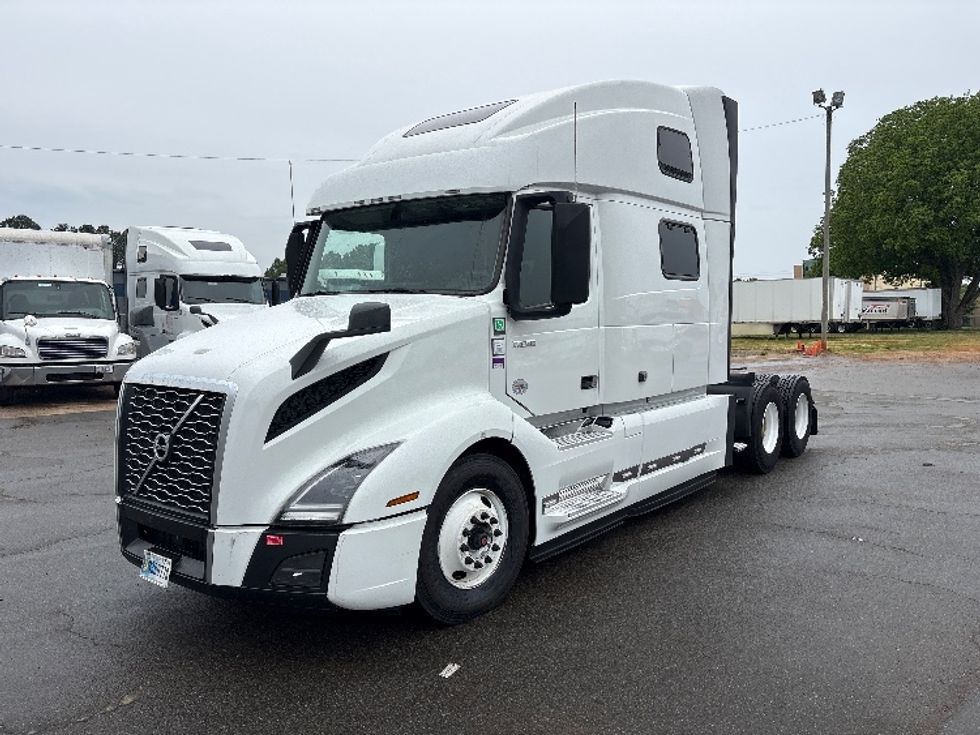 Sleeper Tractor-Heavy Duty Tractors-Volvo-2023-VNL64860-Mebane-NC-540,640\n\t\tmiles-$ 84,500 - Image 3
