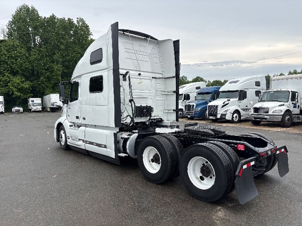 Sleeper Tractor-Heavy Duty Tractors-Volvo-2023-VNL64860-Mebane-NC-540,640\n\t\tmiles-$ 84,500 - Image 5