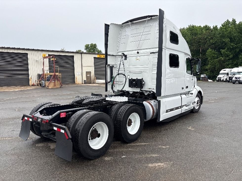 Sleeper Tractor-Heavy Duty Tractors-Volvo-2023-VNL64860-Mebane-NC-540,640\n\t\tmiles-$ 84,500 - Image 7