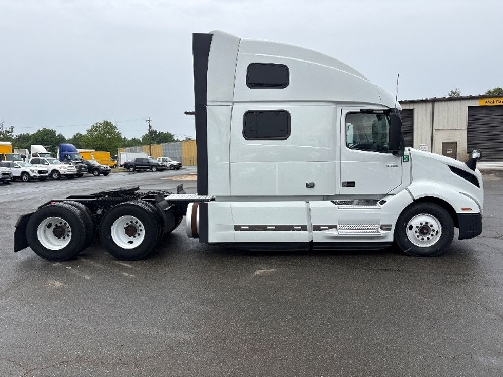 Sleeper Tractor-Heavy Duty Tractors-Volvo-2023-VNL64860-Mebane-NC-540,640\n\t\tmiles-$ 84,500 - Image 8