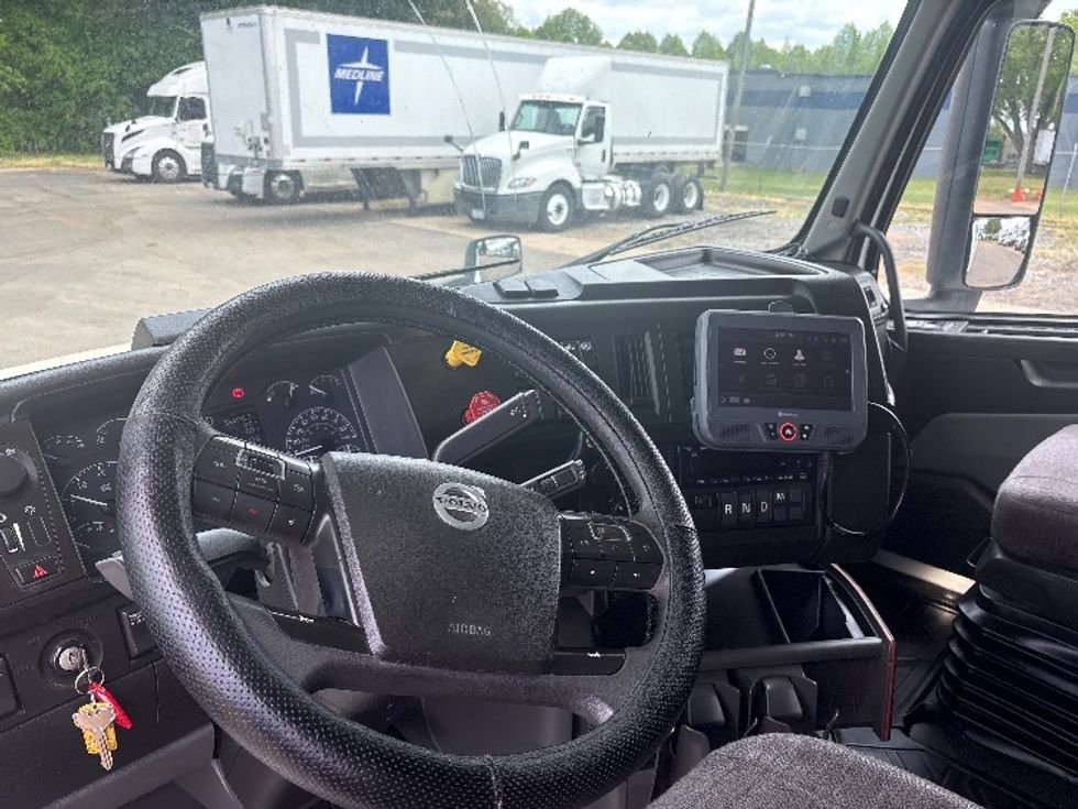 Sleeper Tractor-Heavy Duty Tractors-Volvo-2023-VNL64860-Mebane-NC-549,689\n\t\tmiles-$ 76,000 - Image 10