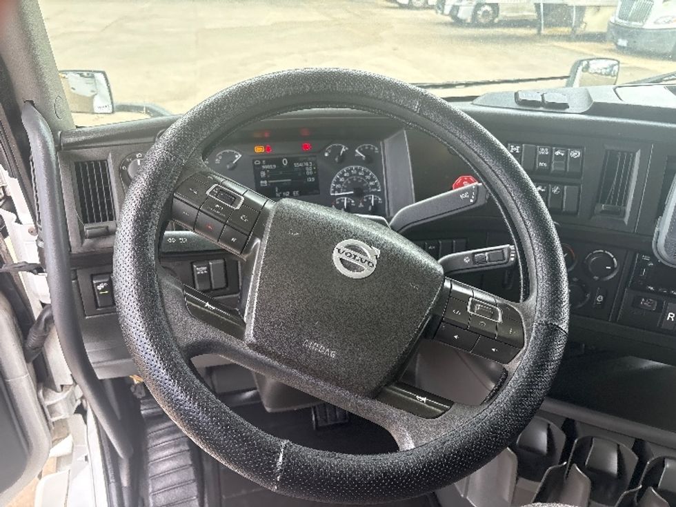 Sleeper Tractor-Heavy Duty Tractors-Volvo-2023-VNL64860-Mebane-NC-549,689\n\t\tmiles-$ 76,000 - Image 11
