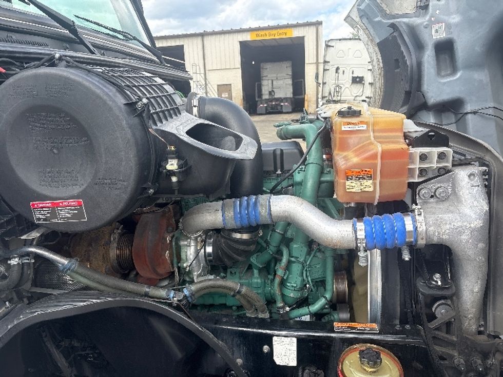 Sleeper Tractor-Heavy Duty Tractors-Volvo-2023-VNL64860-Mebane-NC-549,689\n\t\tmiles-$ 76,000 - Image 20