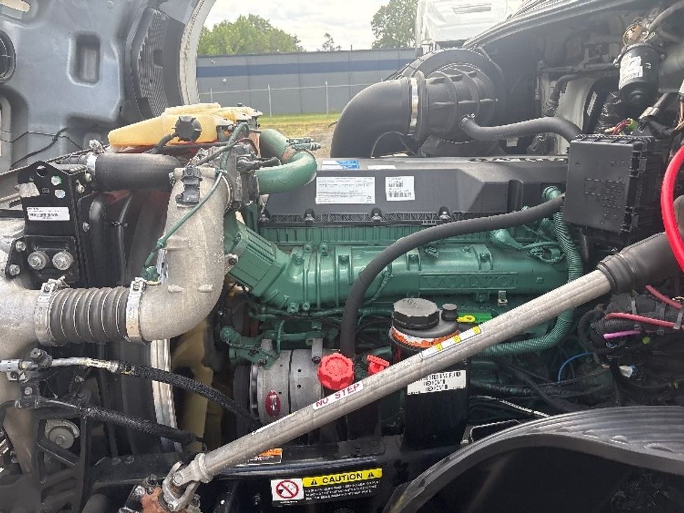 Sleeper Tractor-Heavy Duty Tractors-Volvo-2023-VNL64860-Mebane-NC-549,689\n\t\tmiles-$ 76,000 - Image 21