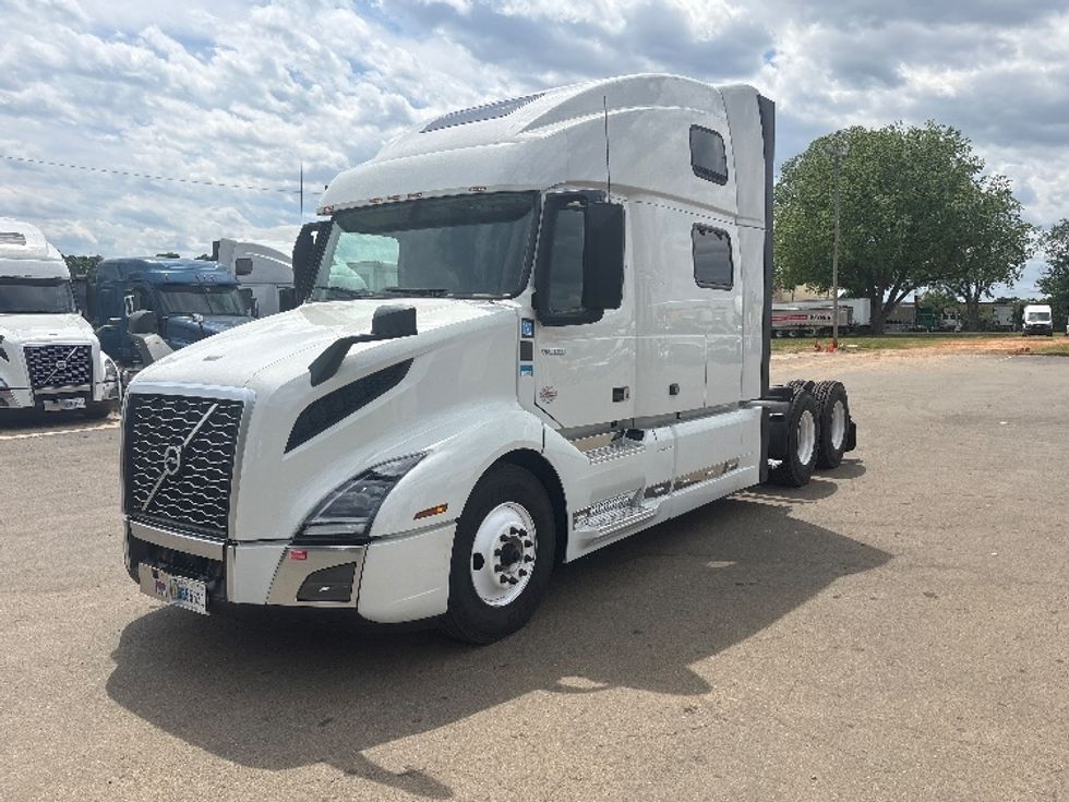 Sleeper Tractor-Heavy Duty Tractors-Volvo-2023-VNL64860-Mebane-NC-549,689\n\t\tmiles-$ 76,000 - Image 3
