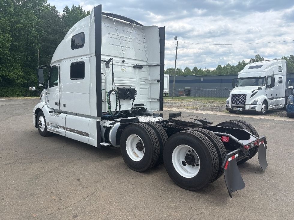 Sleeper Tractor-Heavy Duty Tractors-Volvo-2023-VNL64860-Mebane-NC-549,689\n\t\tmiles-$ 76,000 - Image 5