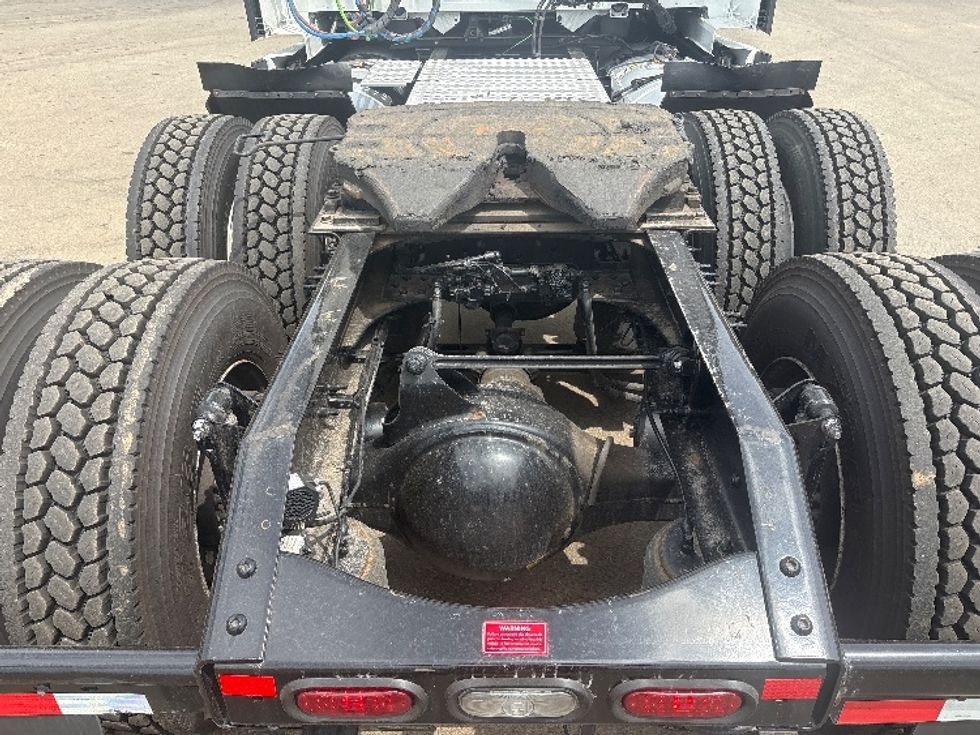 Sleeper Tractor-Heavy Duty Tractors-Volvo-2023-VNL64860-Mebane-NC-549,689\n\t\tmiles-$ 76,000 - Image 6