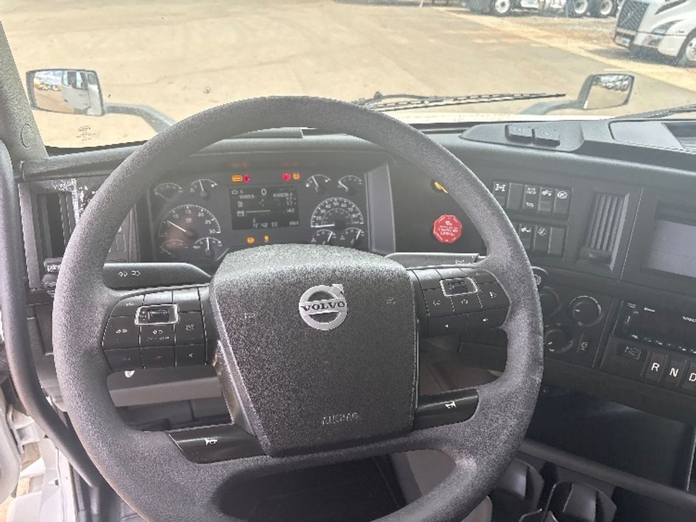 Sleeper Tractor-Heavy Duty Tractors-Volvo-2023-VNL64860-Mebane-NC-608,595\n\t\tmiles-$ 70,500 - Image 11
