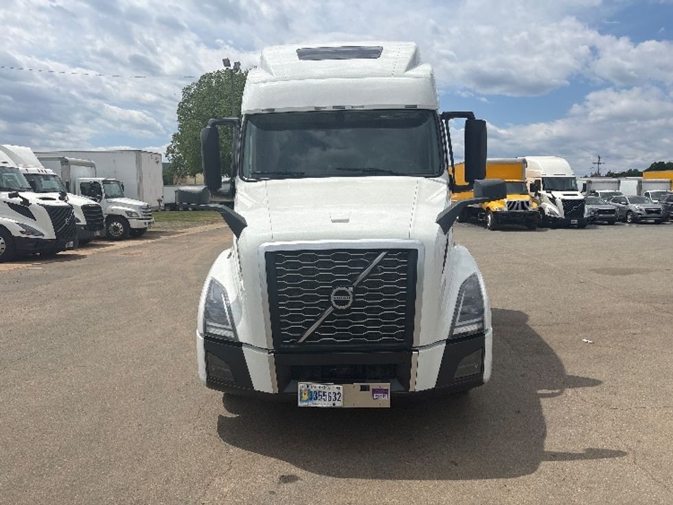 Sleeper Tractor-Heavy Duty Tractors-Volvo-2023-VNL64860-Mebane-NC-608,595\n\t\tmiles-$ 70,500 - Image 2