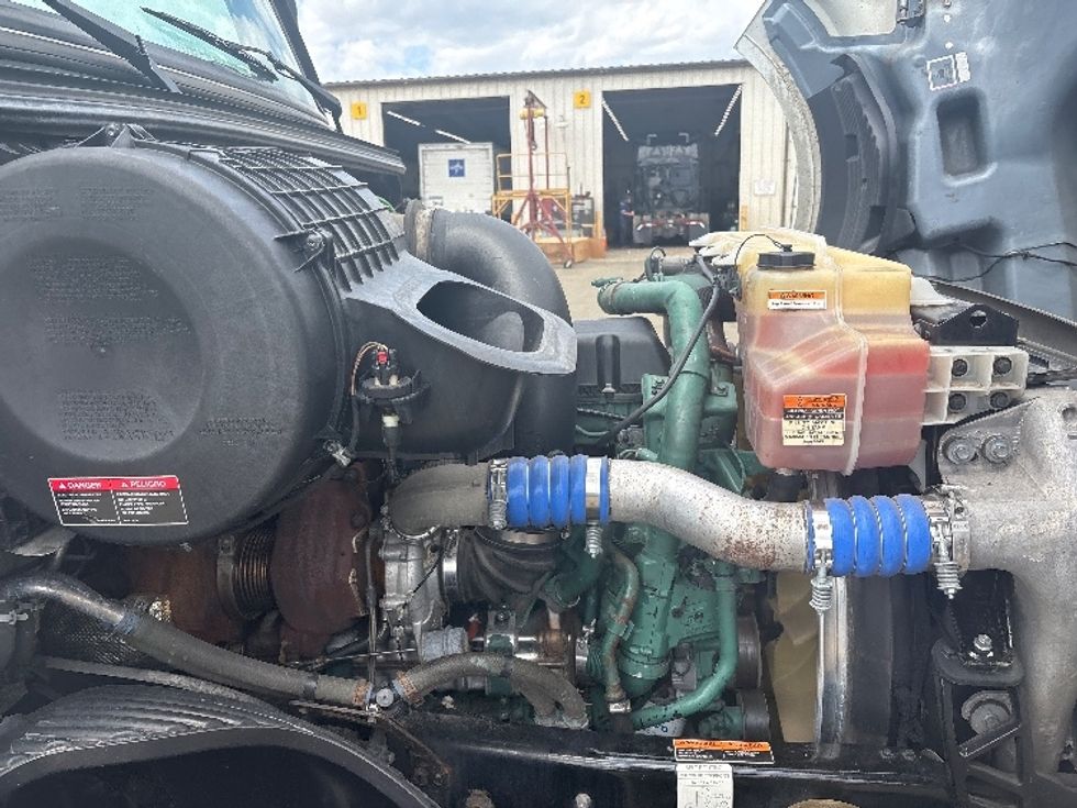 Sleeper Tractor-Heavy Duty Tractors-Volvo-2023-VNL64860-Mebane-NC-608,595\n\t\tmiles-$ 70,500 - Image 20