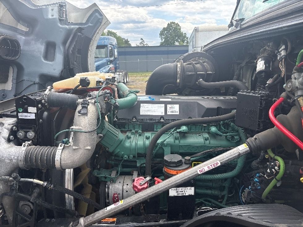 Sleeper Tractor-Heavy Duty Tractors-Volvo-2023-VNL64860-Mebane-NC-608,595\n\t\tmiles-$ 70,500 - Image 21