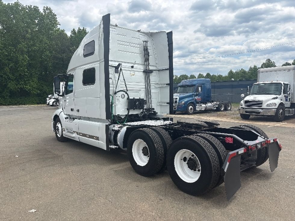 Sleeper Tractor-Heavy Duty Tractors-Volvo-2023-VNL64860-Mebane-NC-608,595\n\t\tmiles-$ 70,500 - Image 5