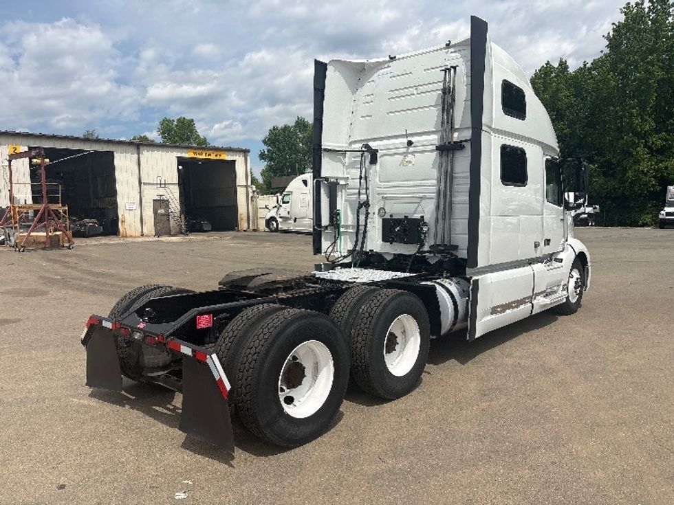 Sleeper Tractor-Heavy Duty Tractors-Volvo-2023-VNL64860-Mebane-NC-608,595\n\t\tmiles-$ 70,500 - Image 7