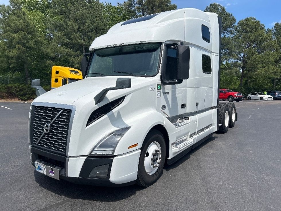Sleeper Tractor-Heavy Duty Tractors-Volvo-2023-VNL64860-Mebane-NC-630,535\n\t\tmiles-$ 75,000 - Image 3
