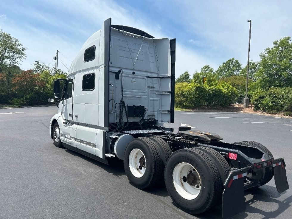 Sleeper Tractor-Heavy Duty Tractors-Volvo-2023-VNL64860-Mebane-NC-630,535\n\t\tmiles-$ 75,000 - Image 5