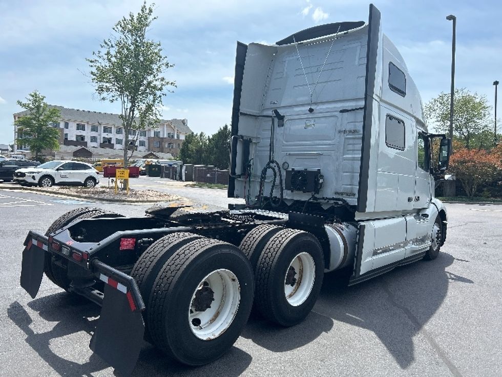 Sleeper Tractor-Heavy Duty Tractors-Volvo-2023-VNL64860-Mebane-NC-630,535\n\t\tmiles-$ 75,000 - Image 7